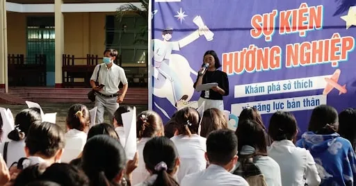Một bạn nữa đang chia sẻ về Hướng nghiệp cho các bạn học sinh cấp 3
