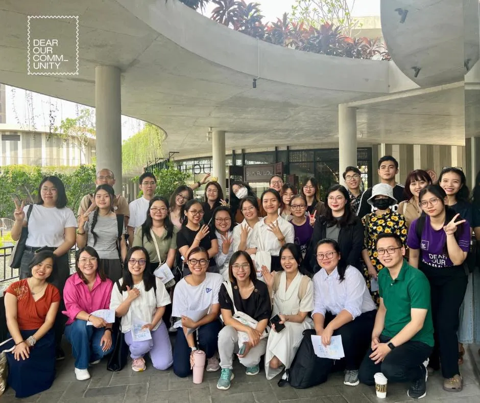 Người trẻ tham gia Company Tour do Dear Our Community tổ chức để học hỏi cách làm Phát triển bền vững tại Pizza 4P’s Hikari Bình Dương