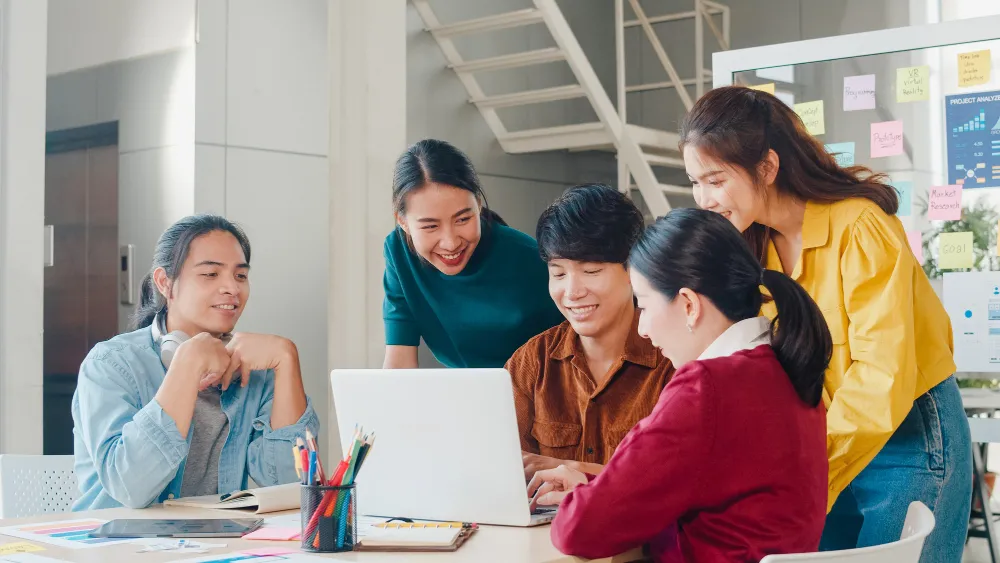 Gen Z làm việc trong văn phòng