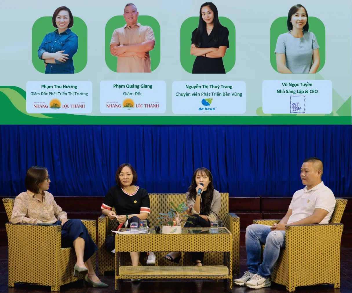 Đại diện De Heus chia sẻ chủ đề Phát triển Bền vững tại buổi công chiếu Mở Đường Dẫn Lối mùa 2, đến các sinh viên Trường Đại học Khoa học Xã hội và Nhân văn, ĐHQG-HCM.