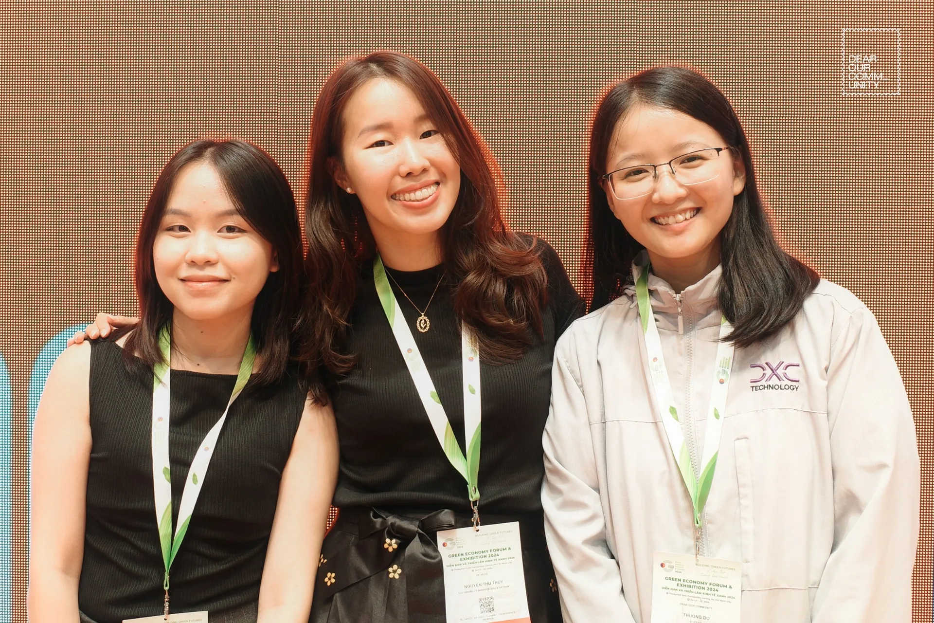 Emily và 2 học viên SIY trình bày business case De Heus tại Diễn đàn và triển lãm Kinh tế xanh (GEFE) 2024