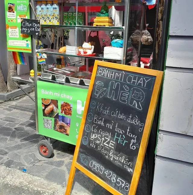 Một chiếc xe bánh mì nho nhỏ